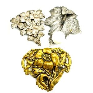 💛🩶 lot of three vintage dress clips 🩶💛